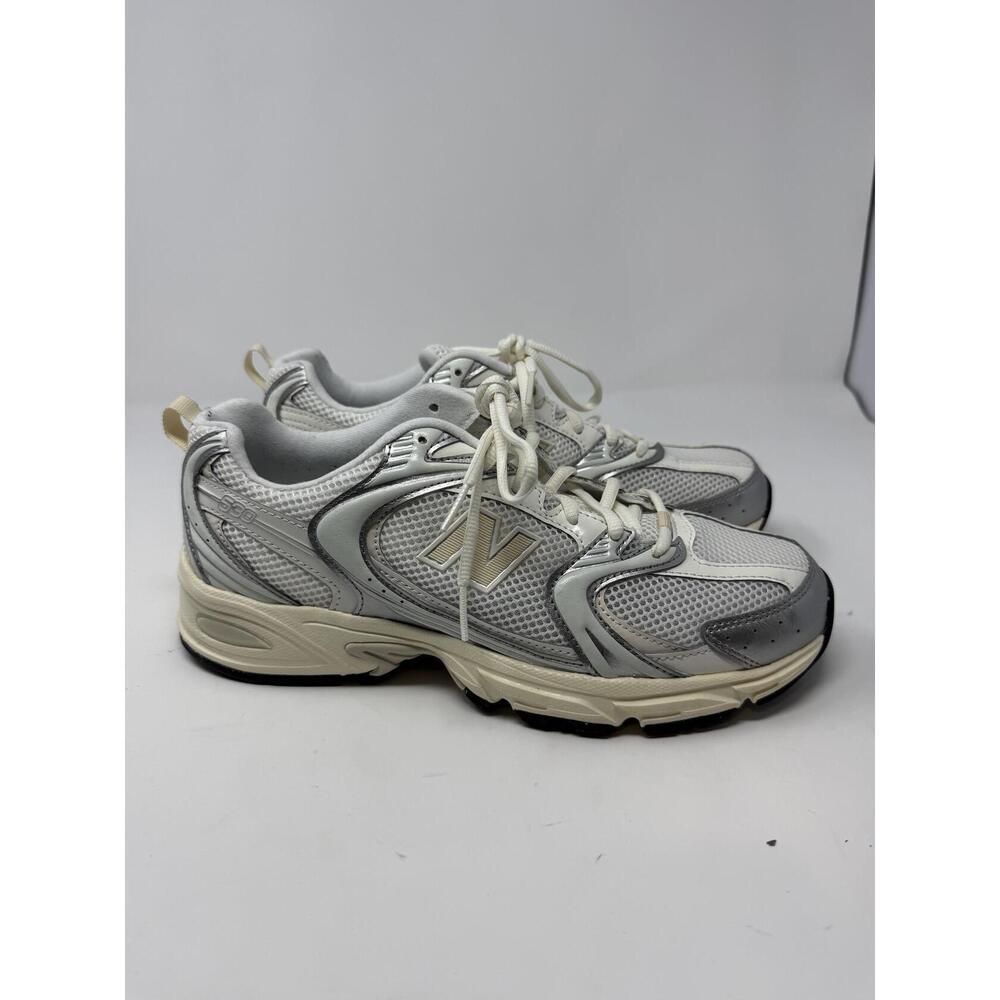 New Balance Women’s White/Gray Running Shoes Sneakers Athletic 10 - Picture 2 of 5
